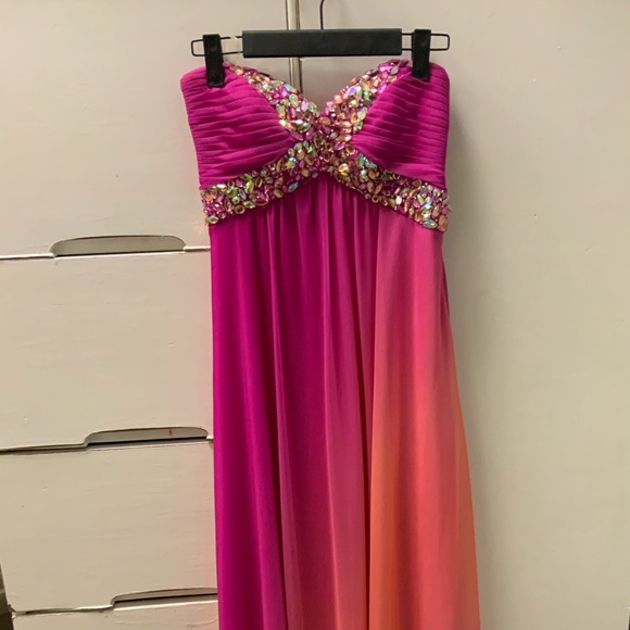 My Michelle Formal Strapless Gown Size 3 - Picture 4 of 4